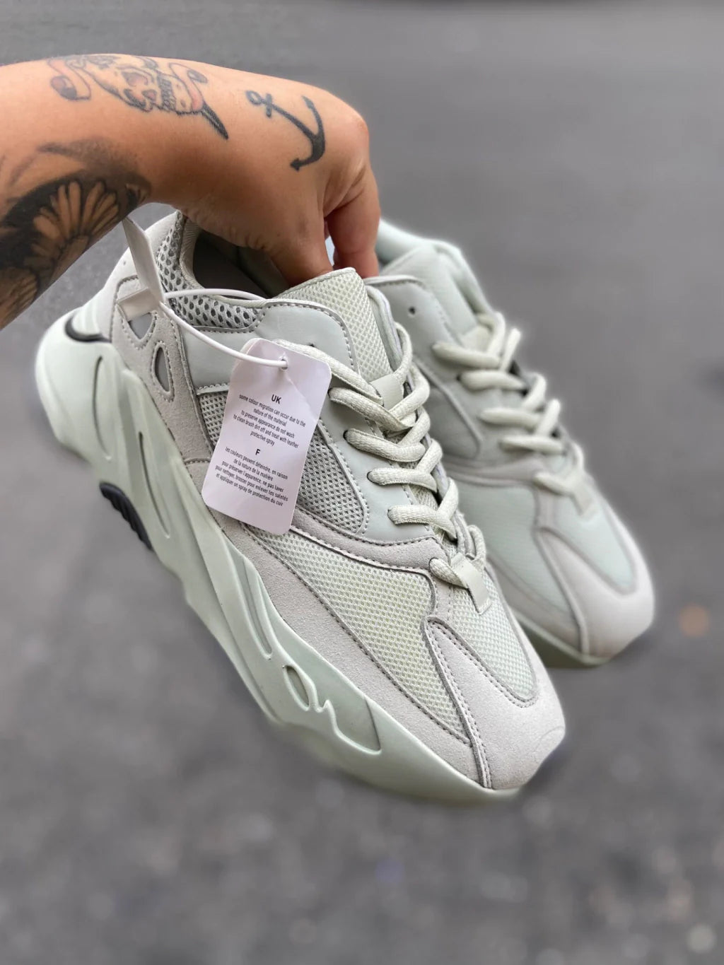 Adidas Yeezy 700 V2 - Salt