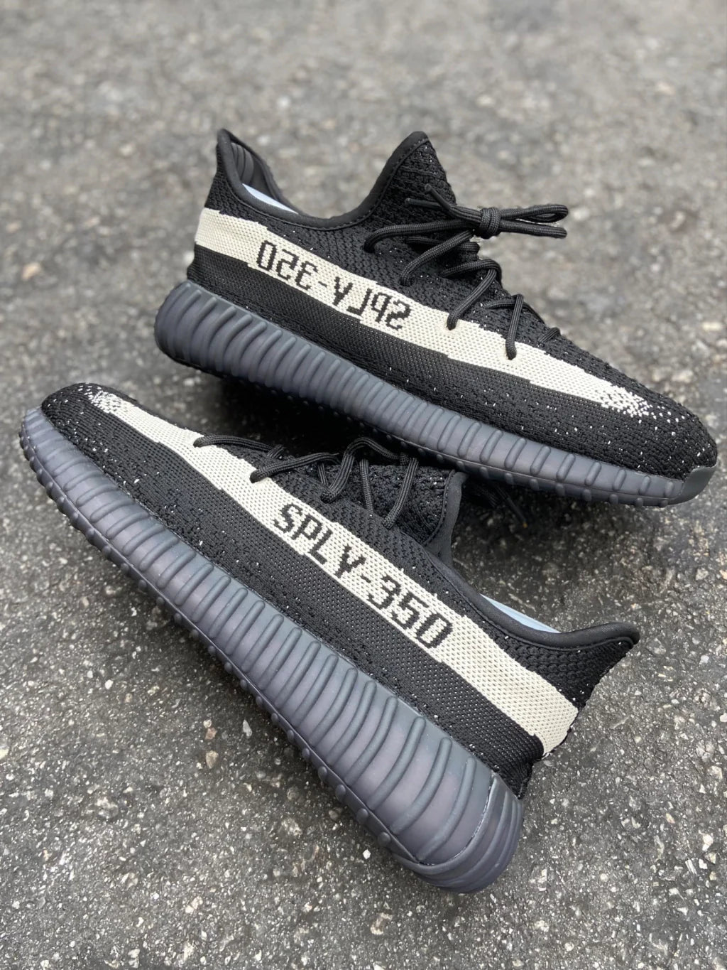 Adidas Yeezy Boost 350 V2 - Oreo - Importado