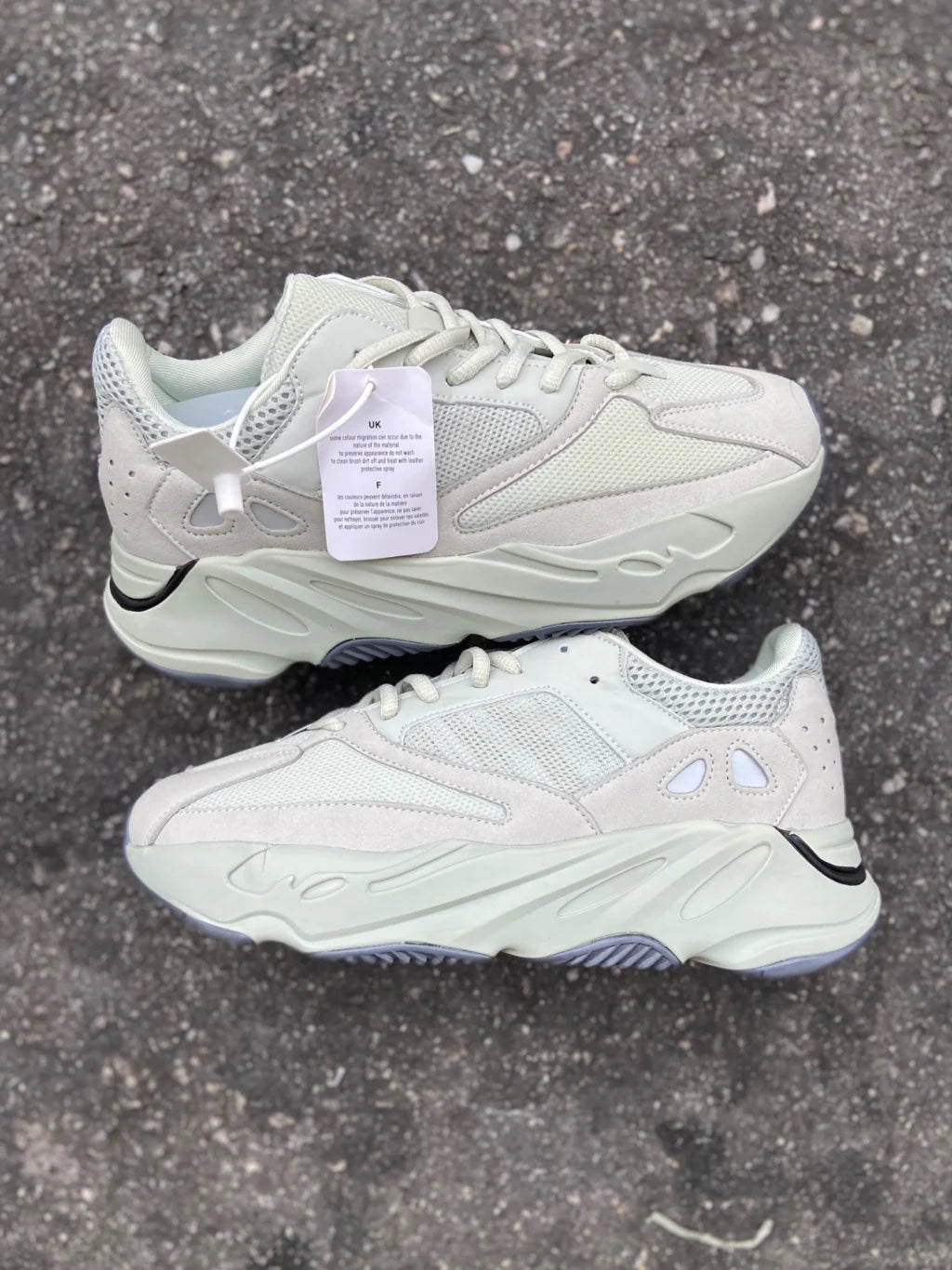 Adidas Yeezy 700 V2 - Salt