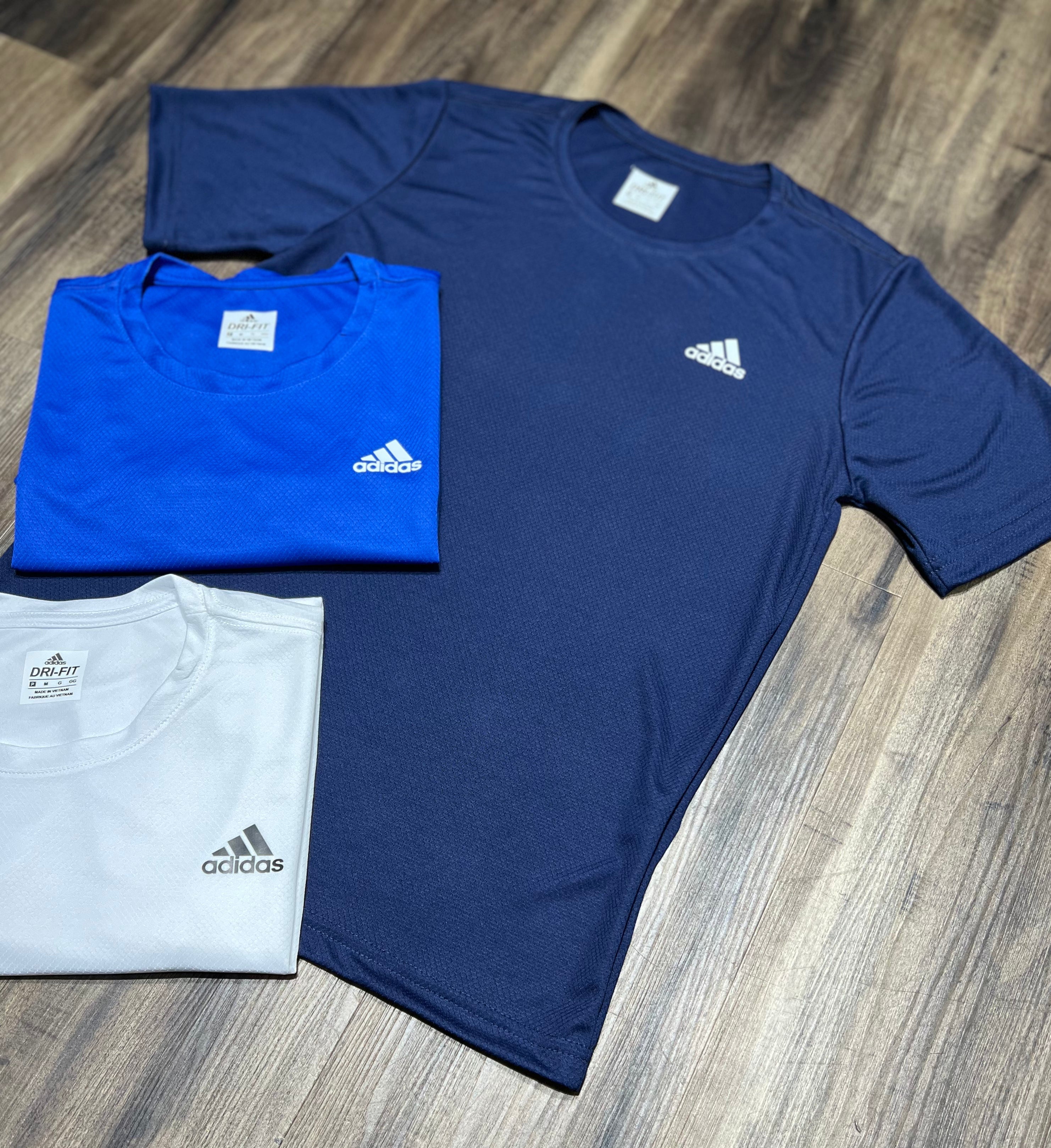 Kit com 3 camisetas adidas dri-fit