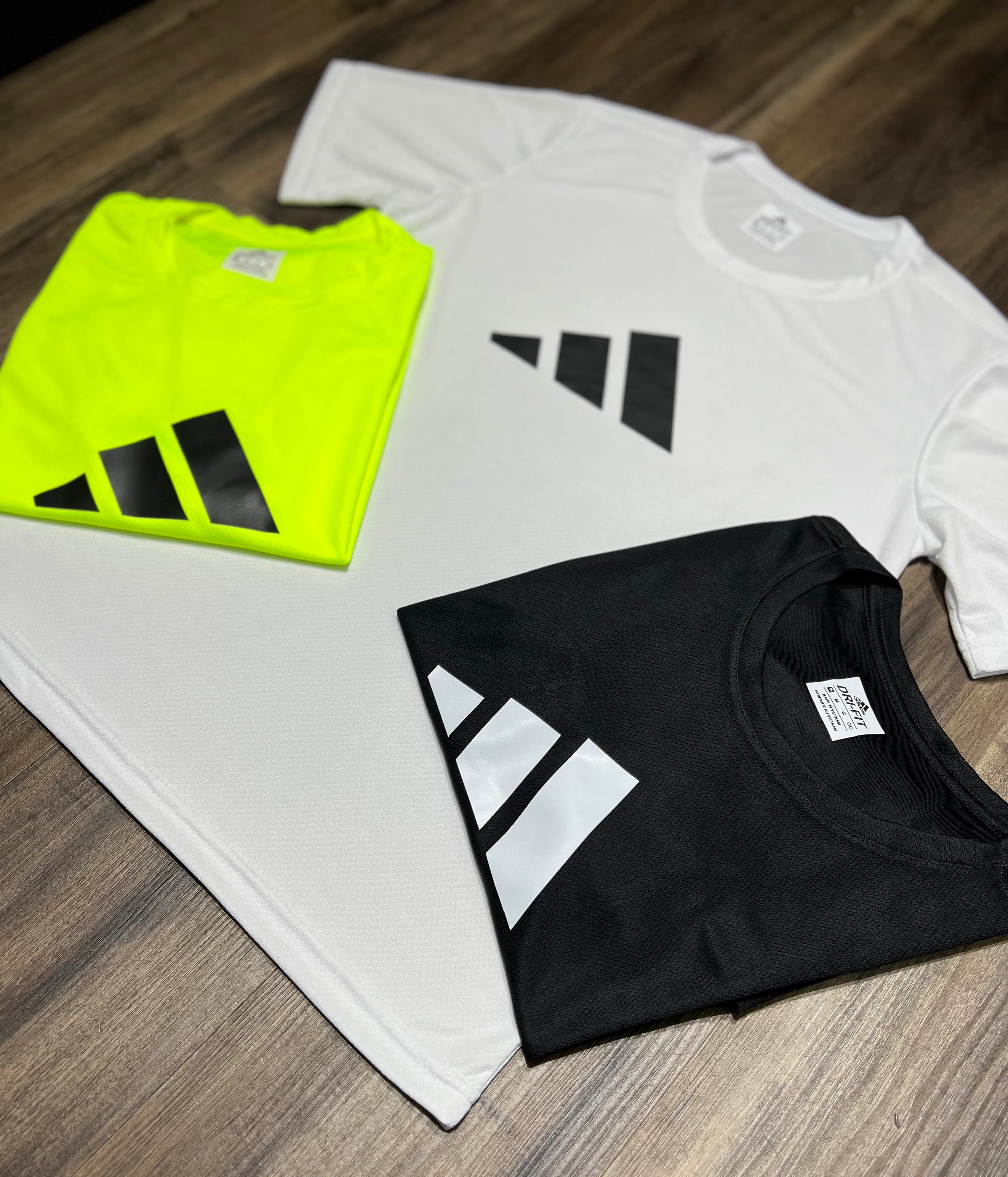 Kit com 3 camisetas adidas dri-fit