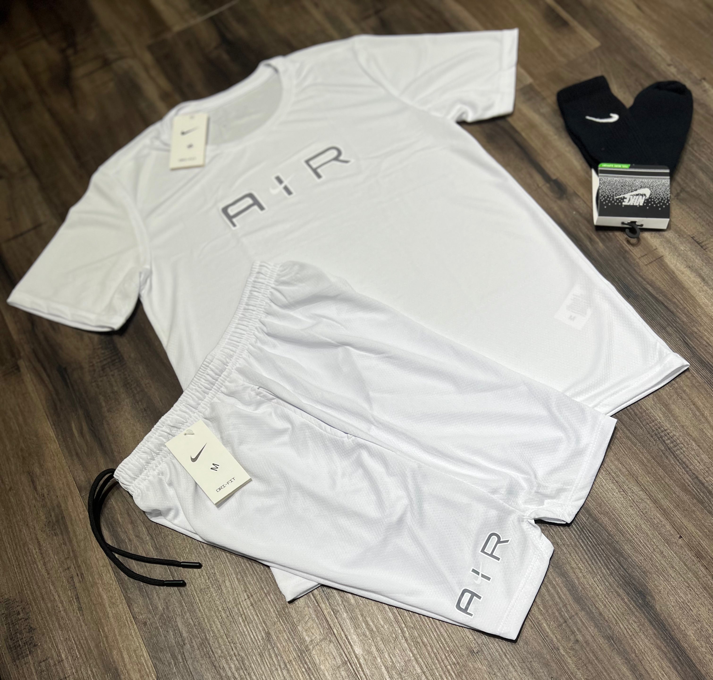 Kit Esportivo Masculino Nike – Camiseta, Shorts e Meia Dry Fit Treino Academia