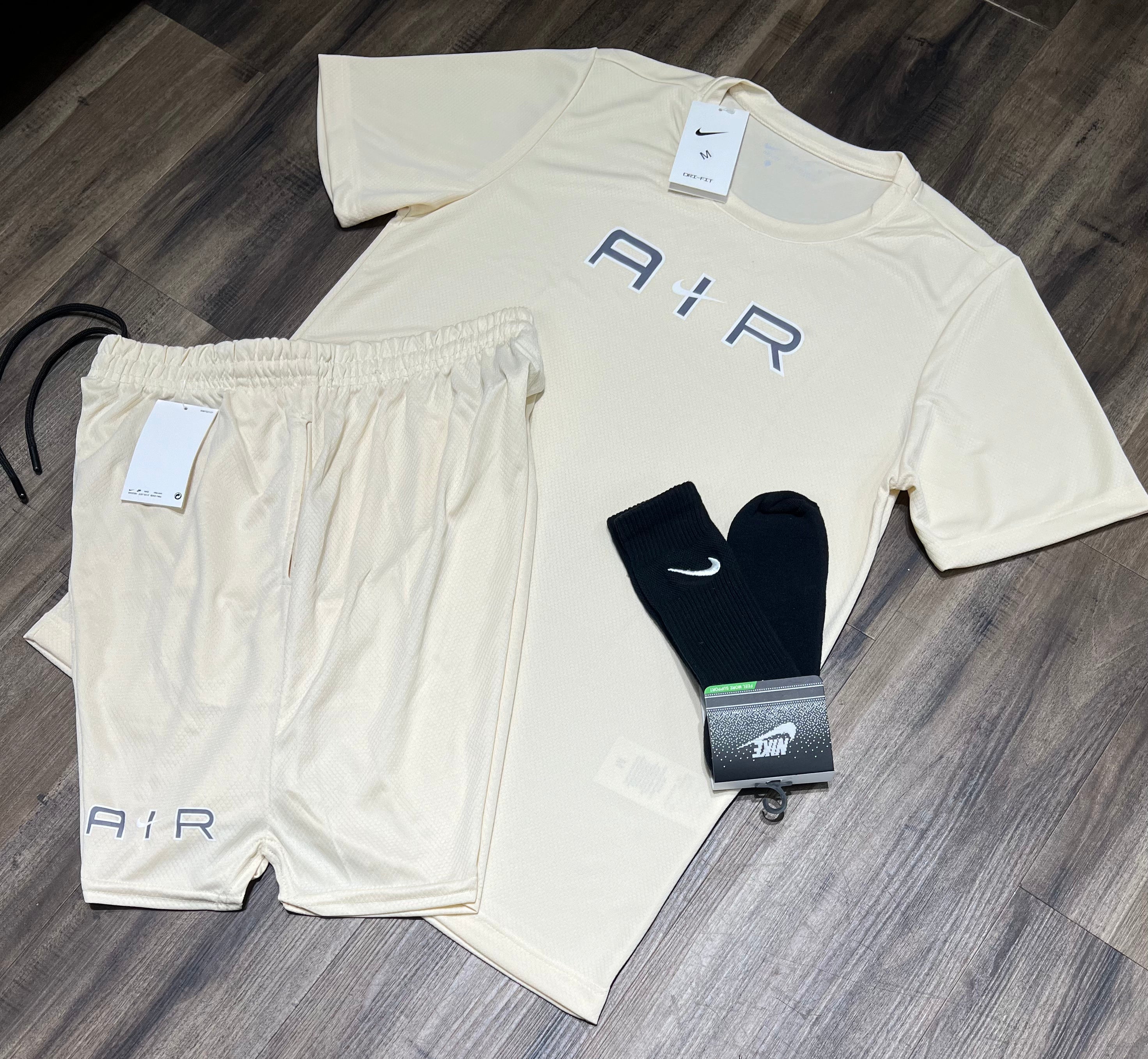 Kit Esportivo Masculino Nike – Camiseta, Shorts e Meia Dry Fit Treino Academia