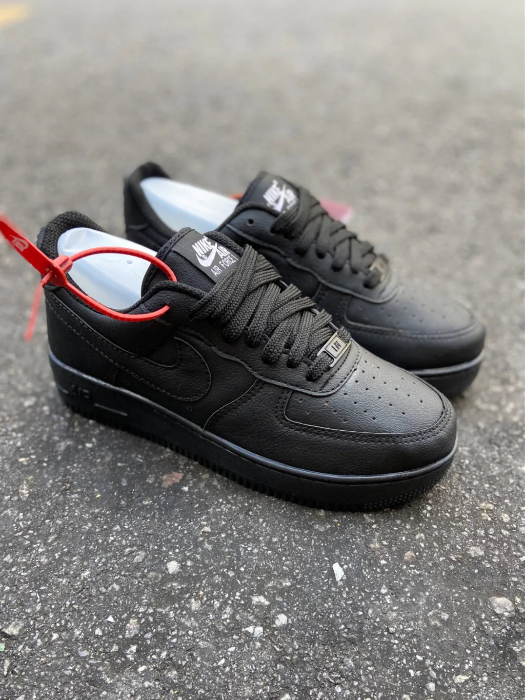 Nike Air Force 1 - Preto Couro Clássico