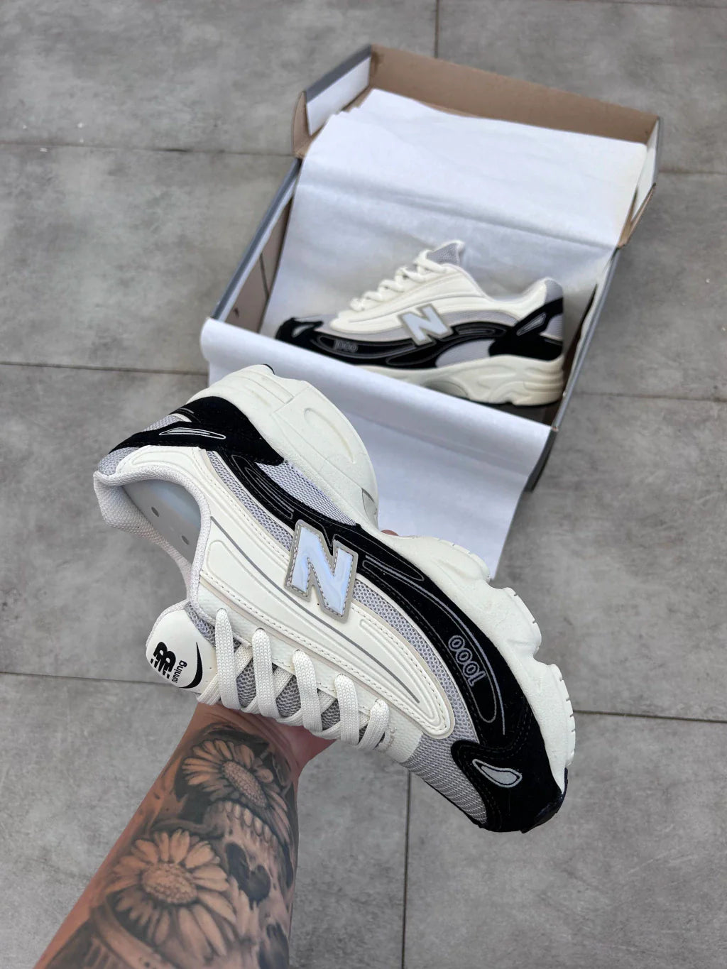 New Balance 1000 - Preto e Branco