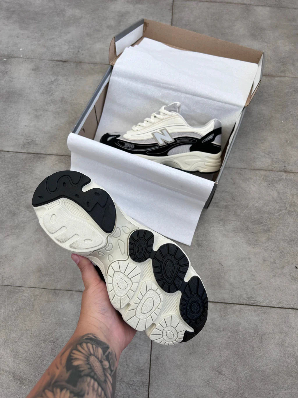 New Balance 1000 - Preto e Branco