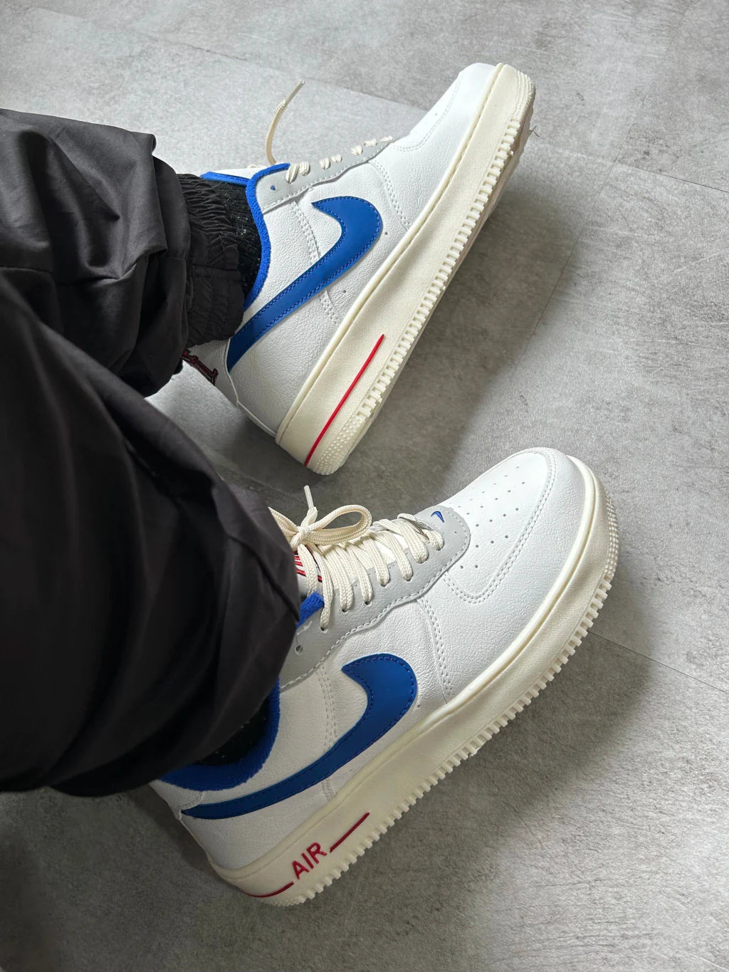 Nike Air Force 1 - Couro Branco e Azul