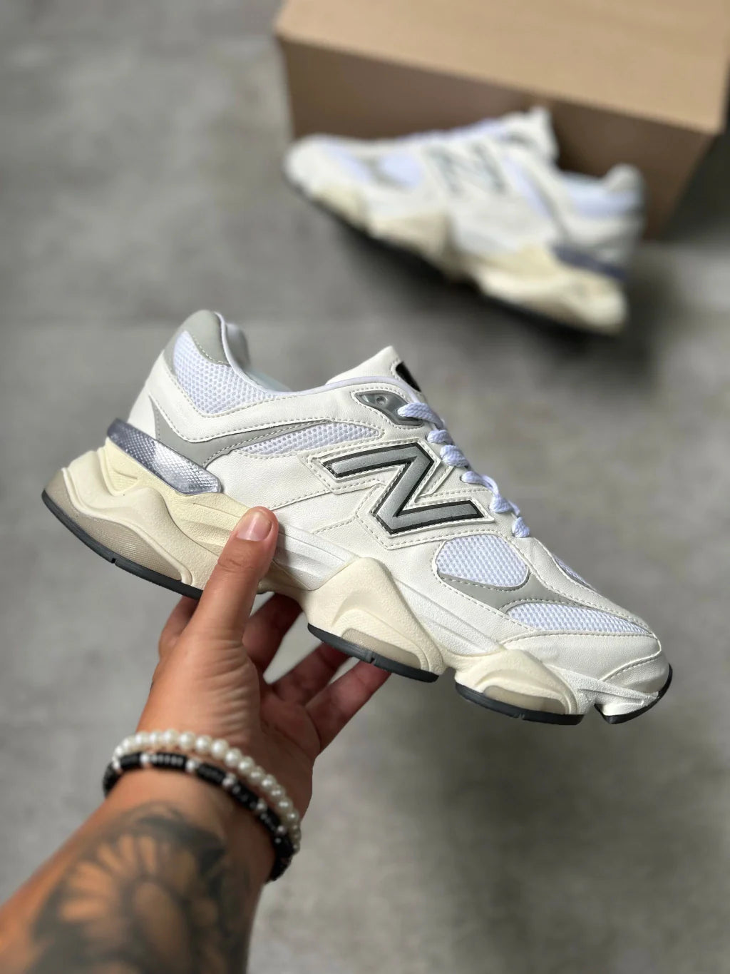 New Balance 9060 - Branco e Cinza