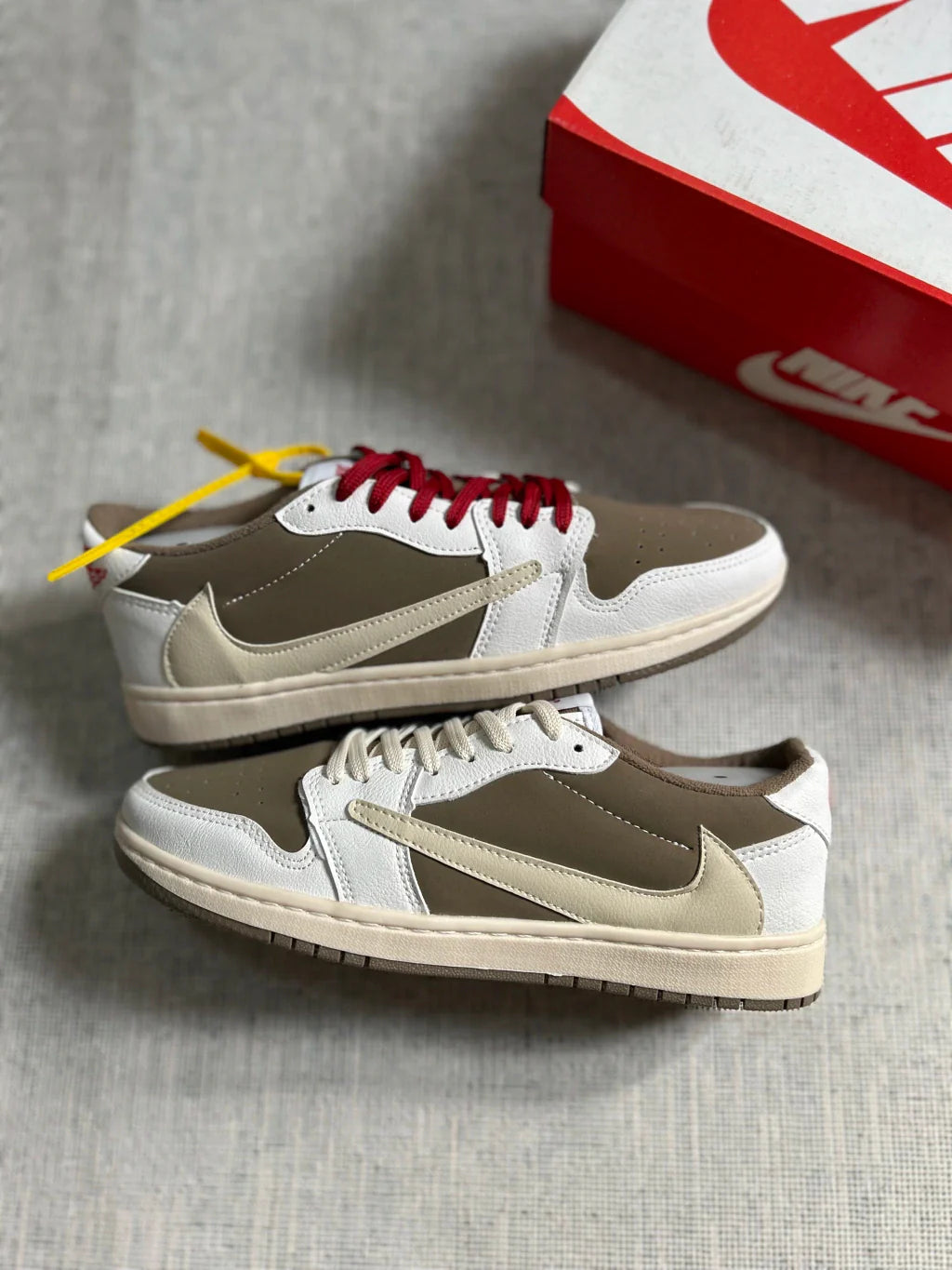 Air Jordan 1 Low - Travis Scott Reverse Mocha