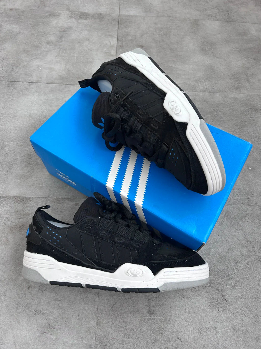 Adidas ADI2000 - Black and White