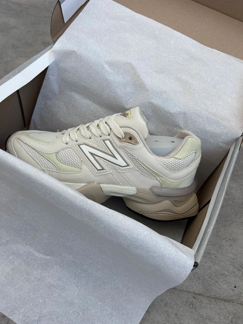 New Balance 9060 - Off White