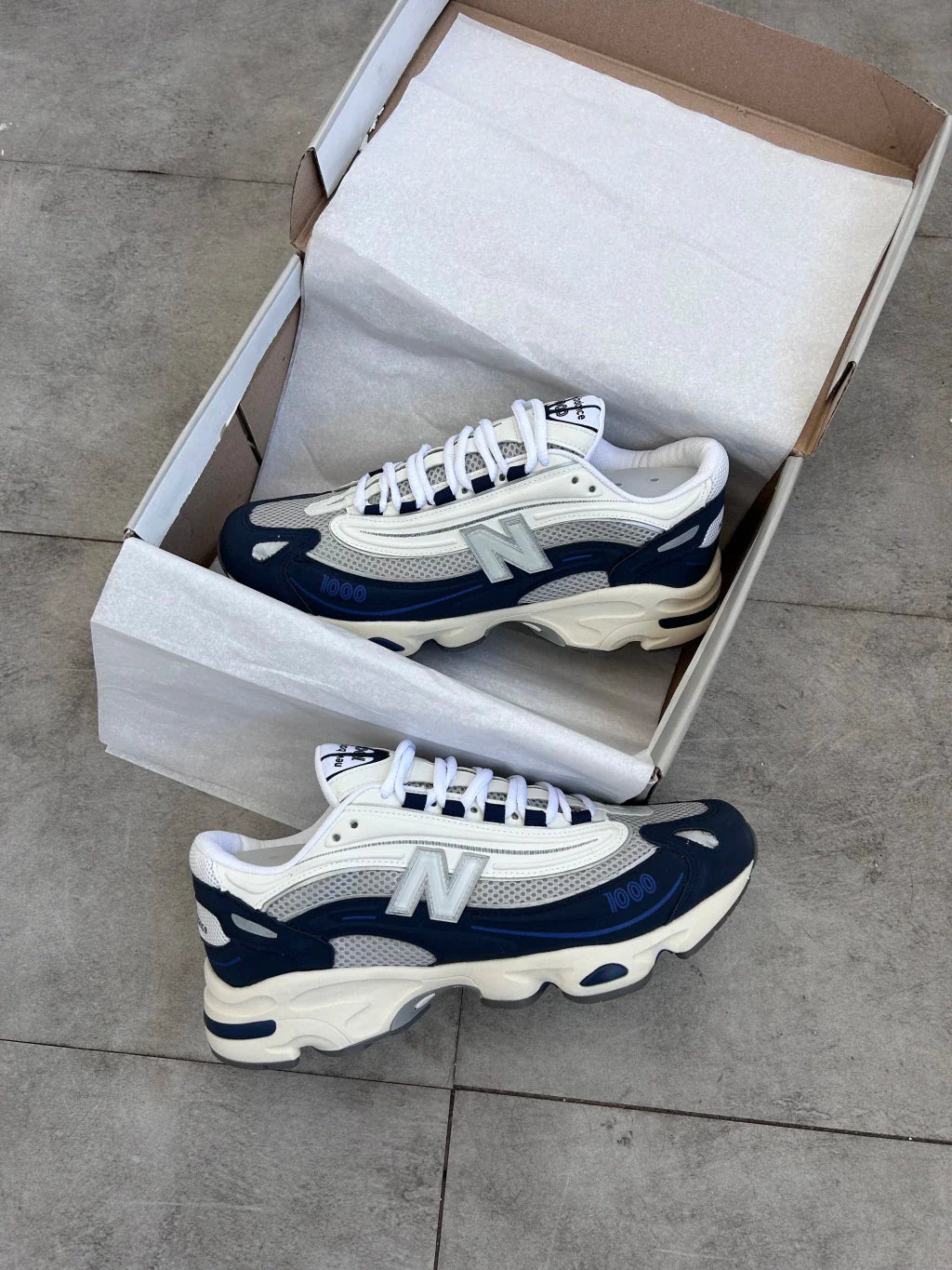 New Balance 1000 - Branco com Azul