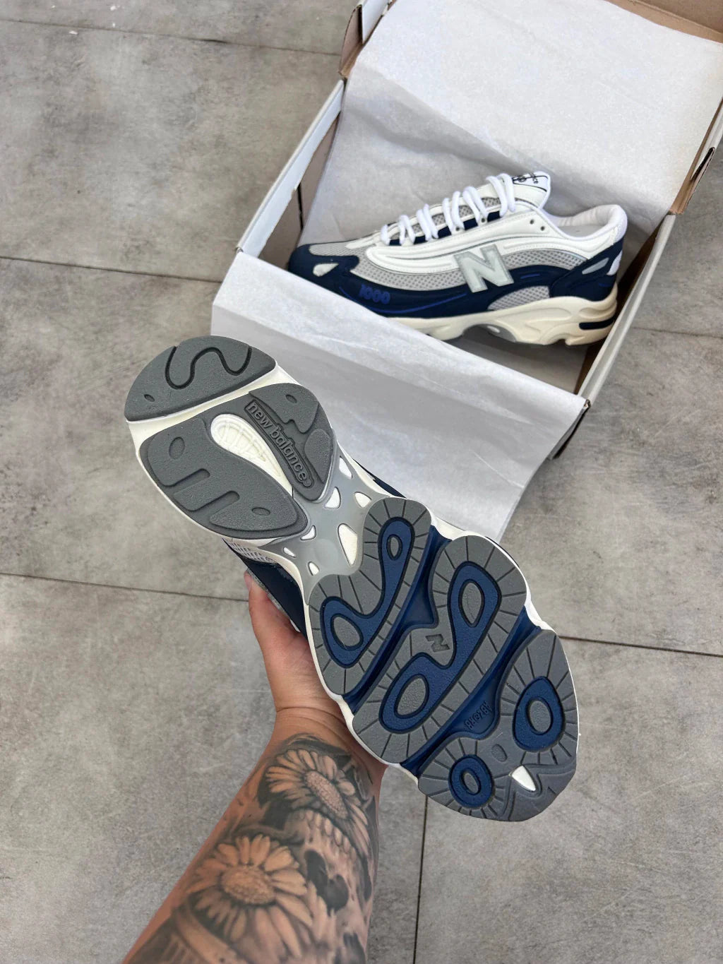 New Balance 1000 - Branco com Azul