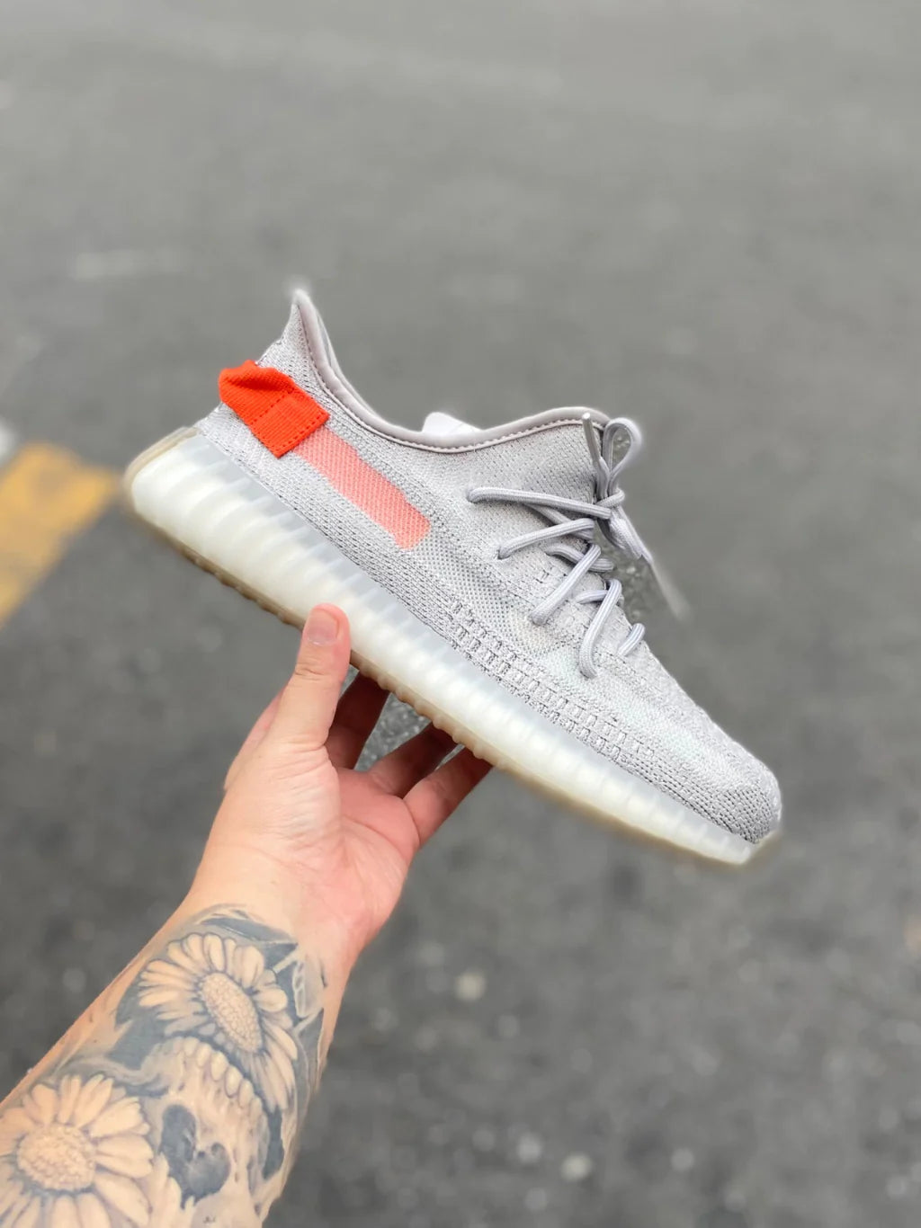 Adidas Yeezy Boost 350 V2 - Tail Light - Importado