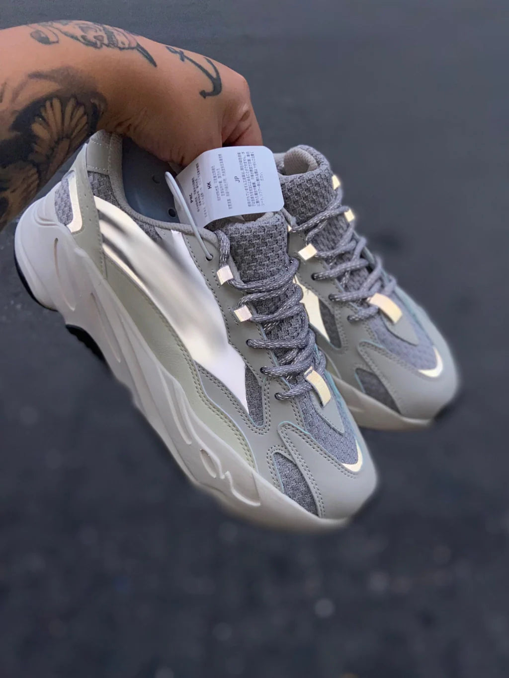 Adidas Yeezy 700 V2 - Static