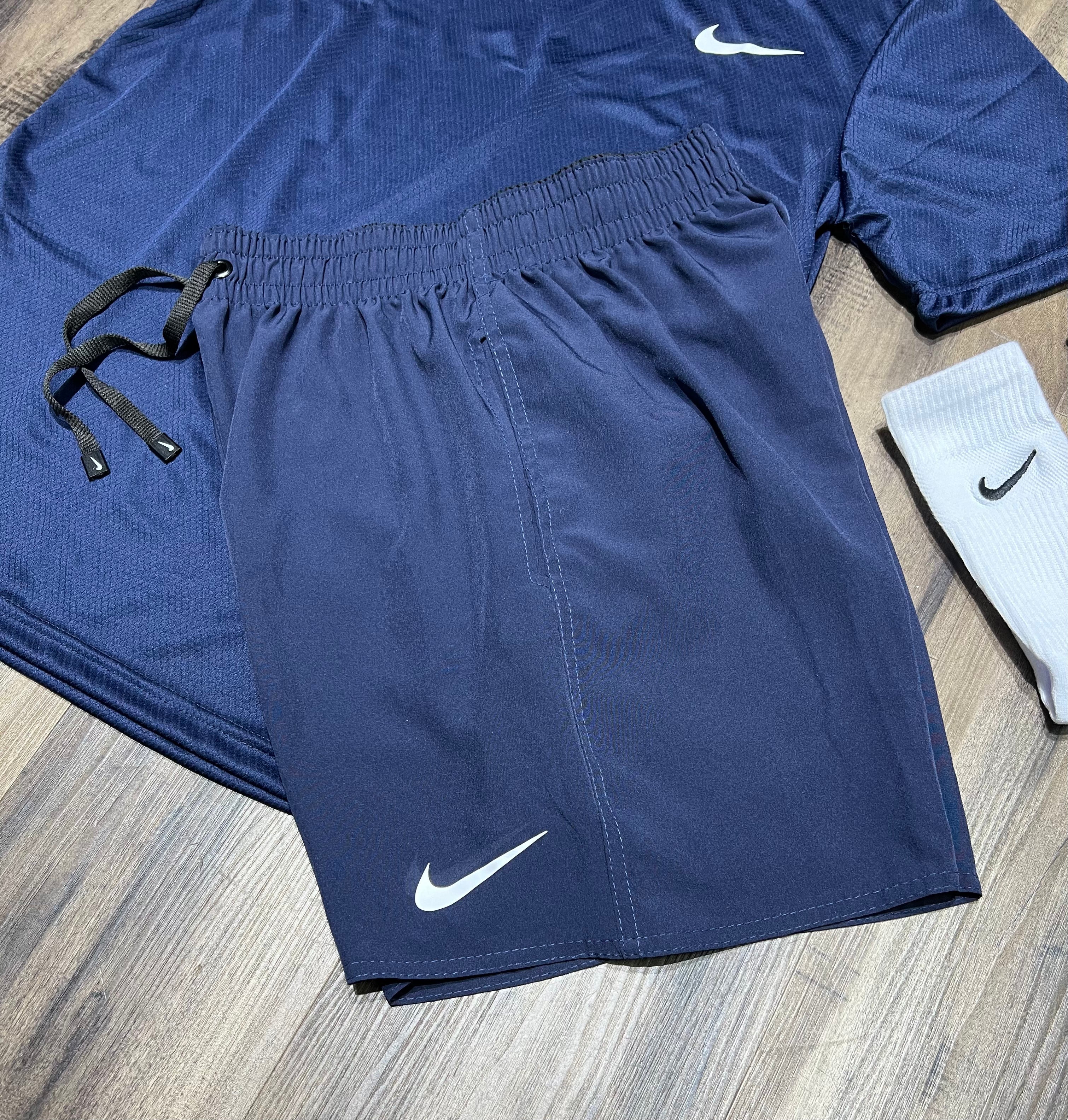 Kit Esportivo Masculino Nike – Camiseta, Shorts e Meia Dry Fit Treino Academia