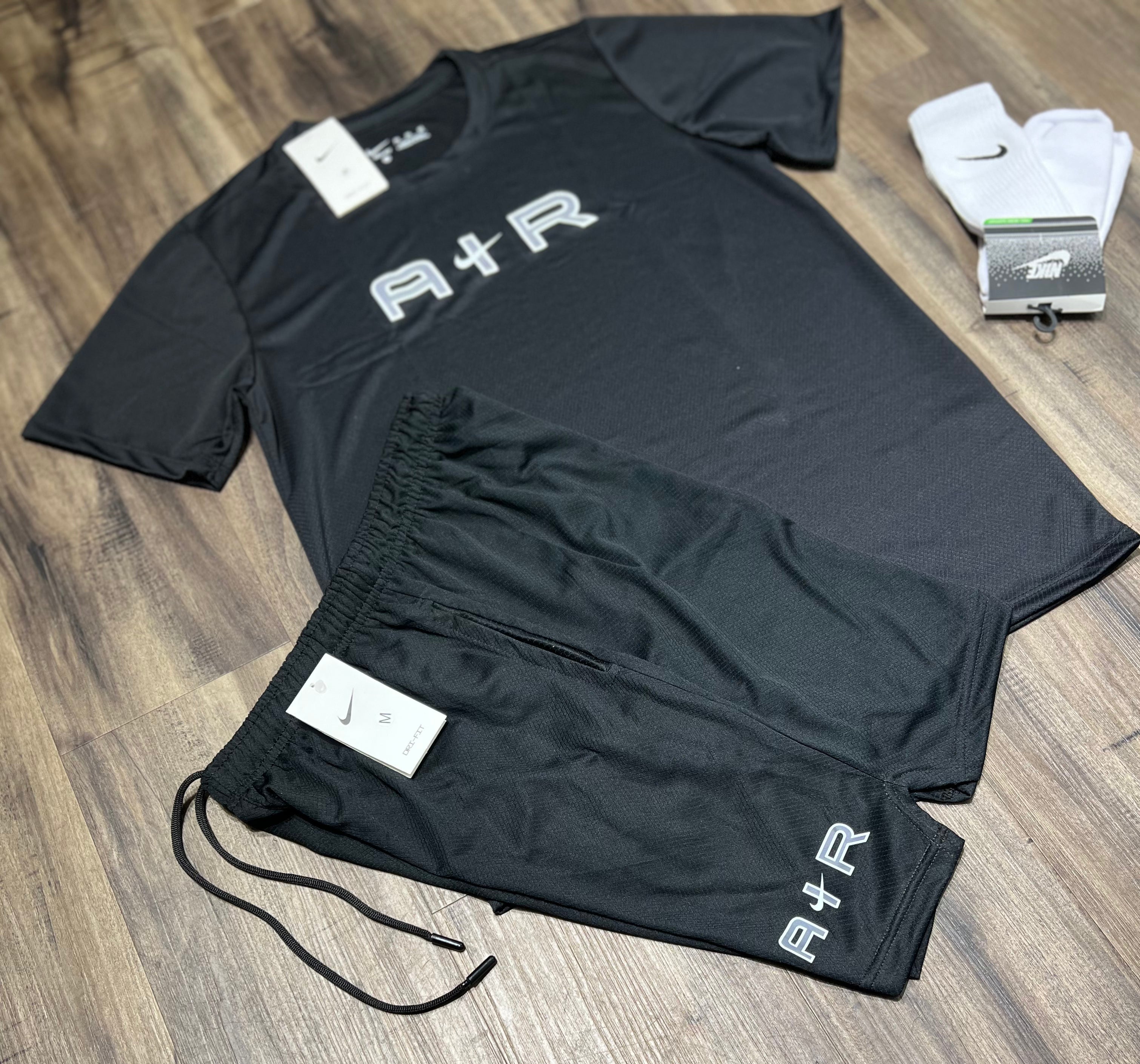 Kit Esportivo Masculino Nike – Camiseta, Shorts e Meia Dry Fit Treino Academia