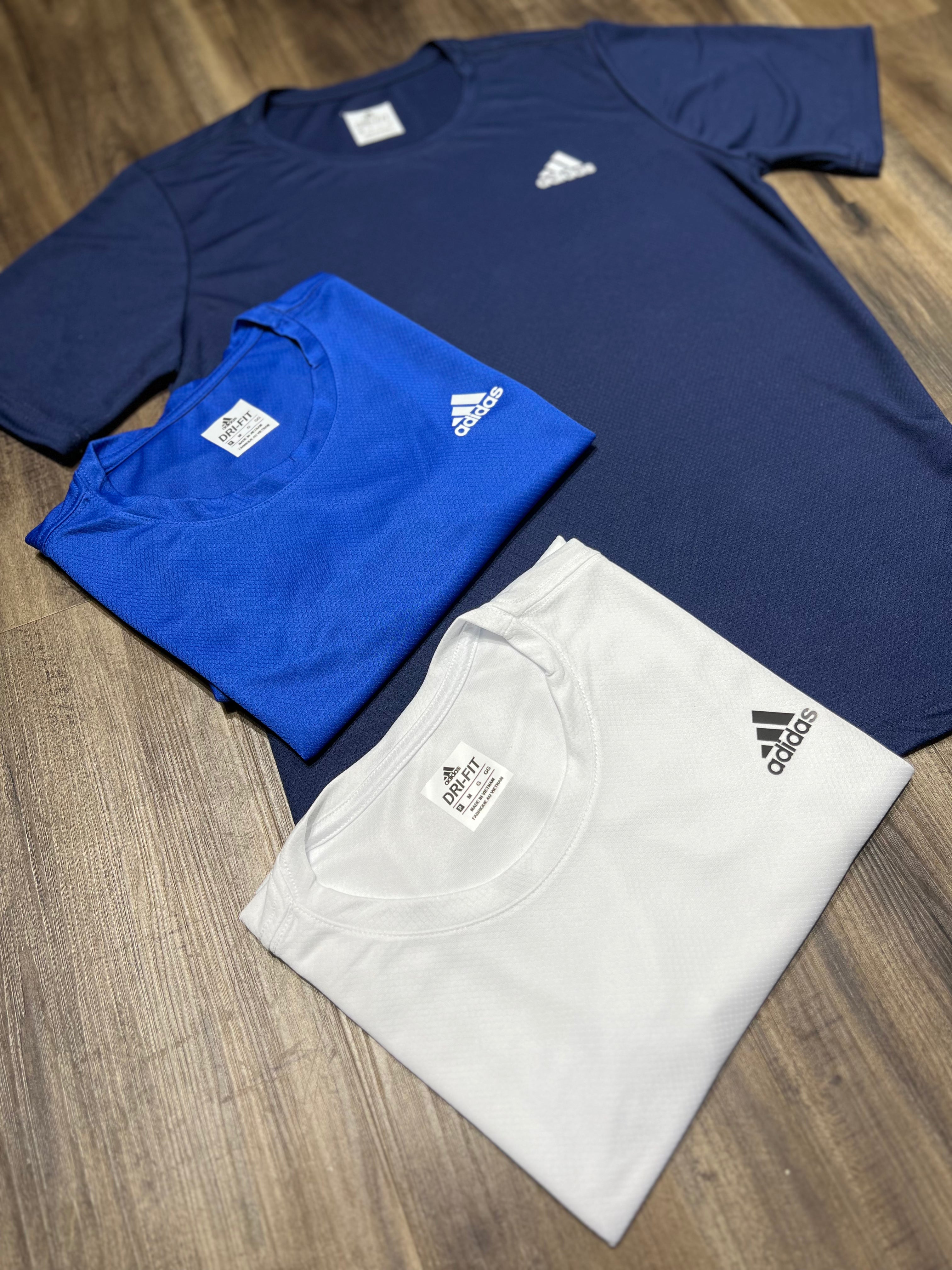 Kit com 3 camisetas adidas dri-fit