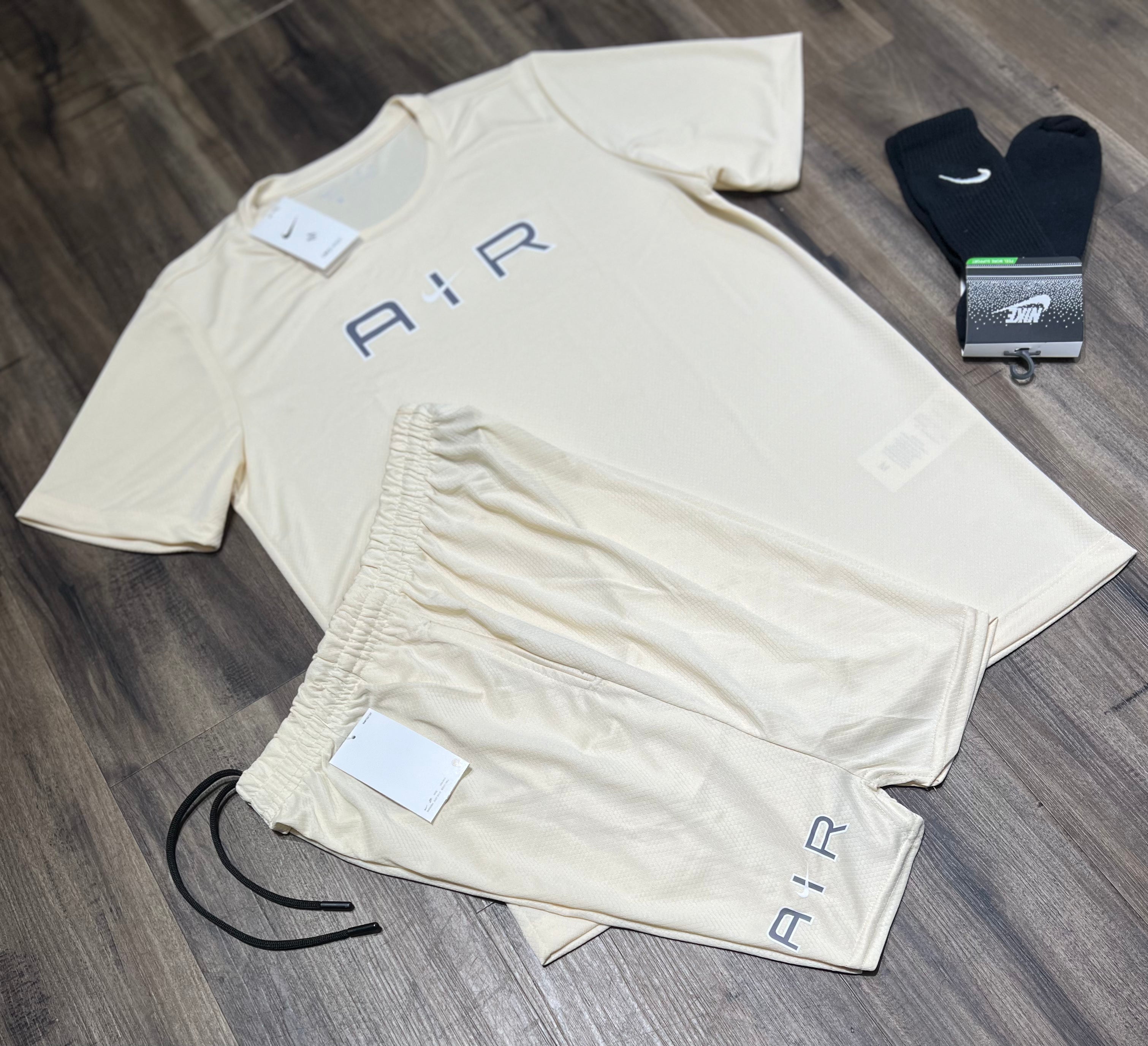 Kit Esportivo Masculino Nike – Camiseta, Shorts e Meia Dry Fit Treino Academia