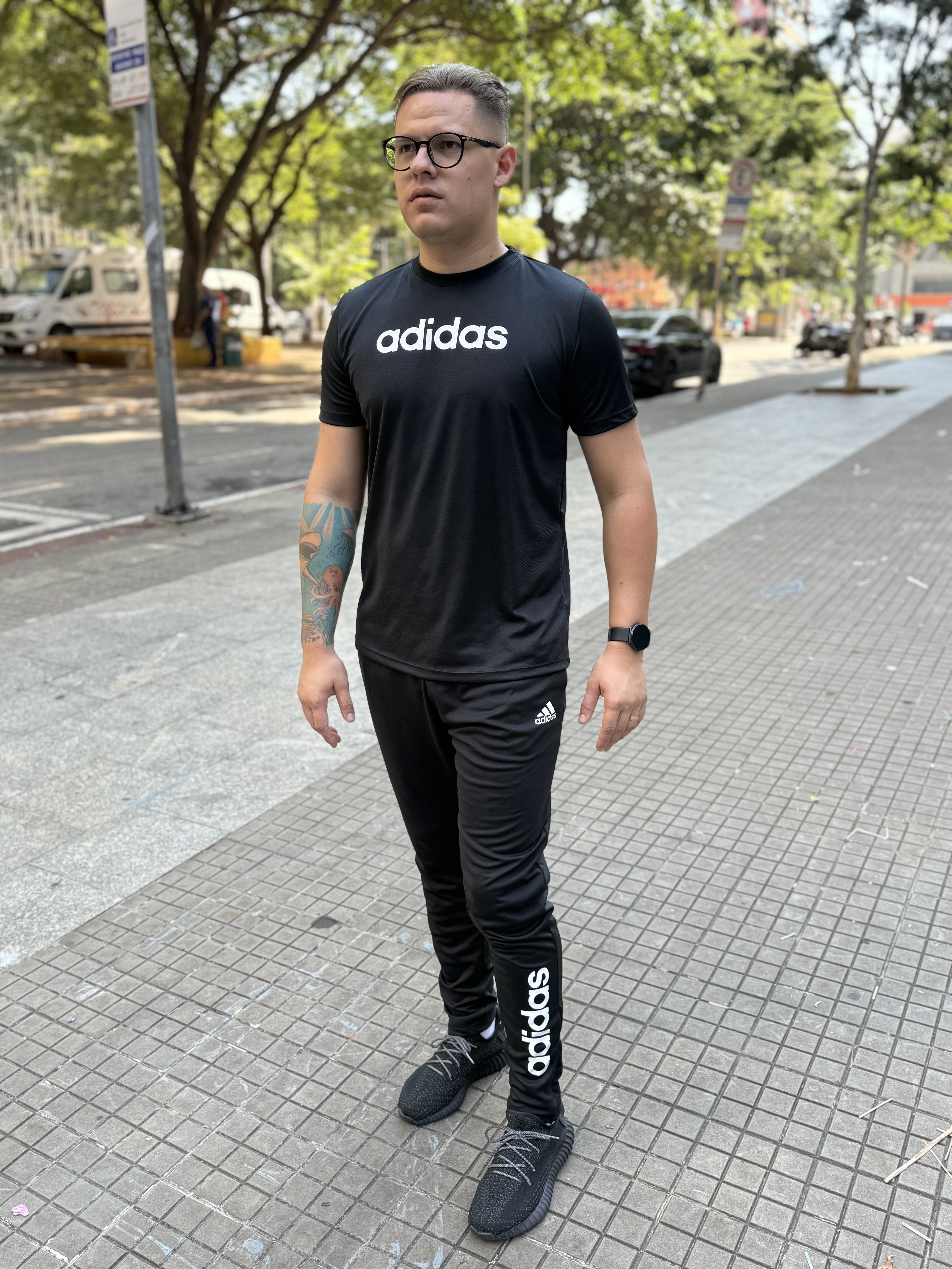 Camiseta e calça conjunto