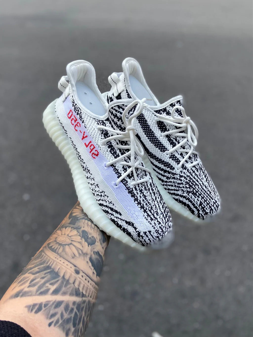 Adidas Yeezy Boost 350 V2 - Zebra - Importado