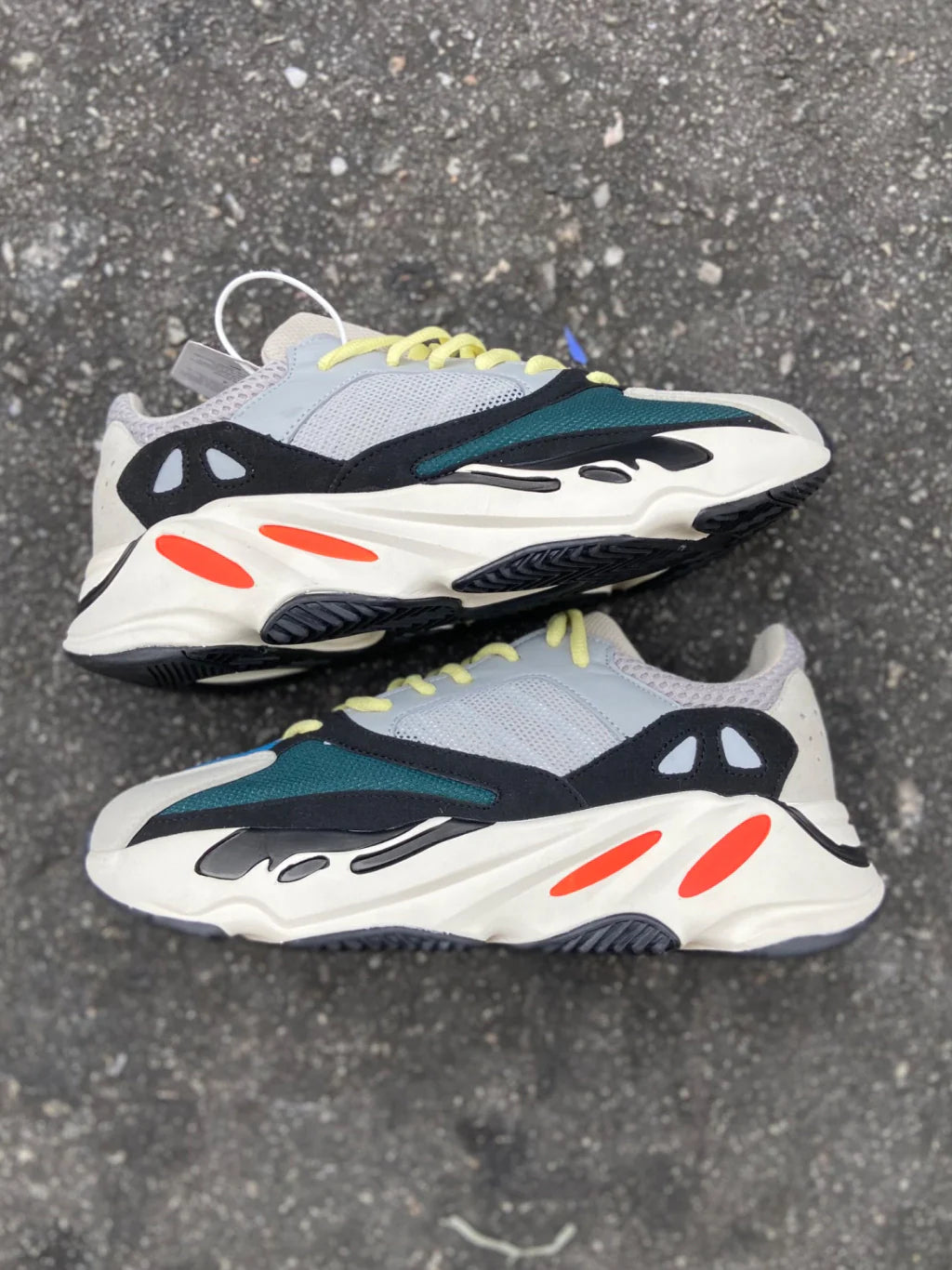 Adidas Yeezy 700 V2 - Wave Runner