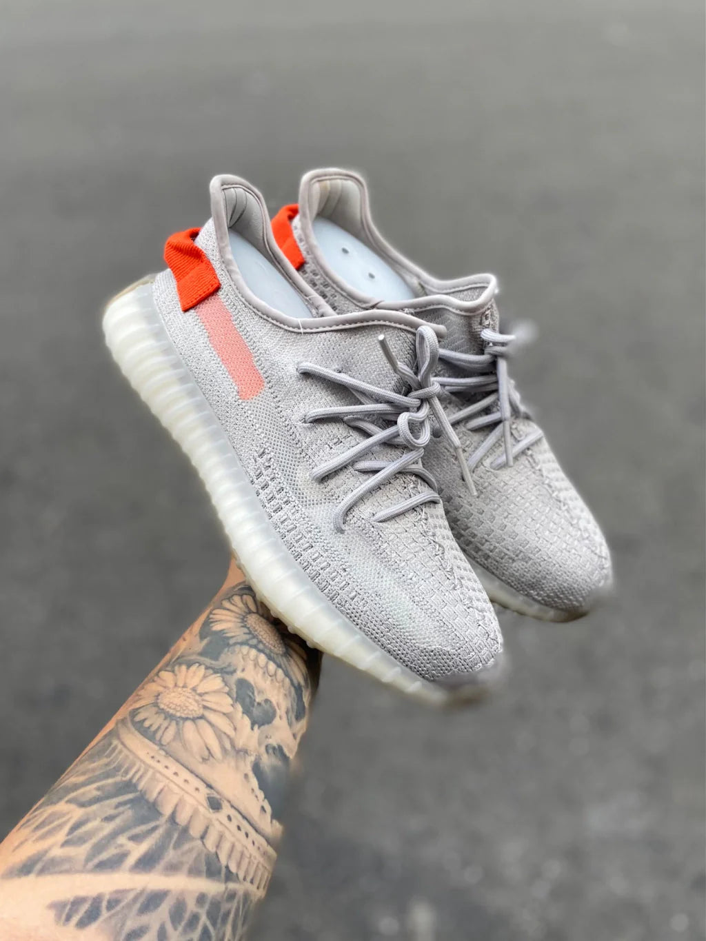 Adidas Yeezy Boost 350 V2 - Tail Light - Importado