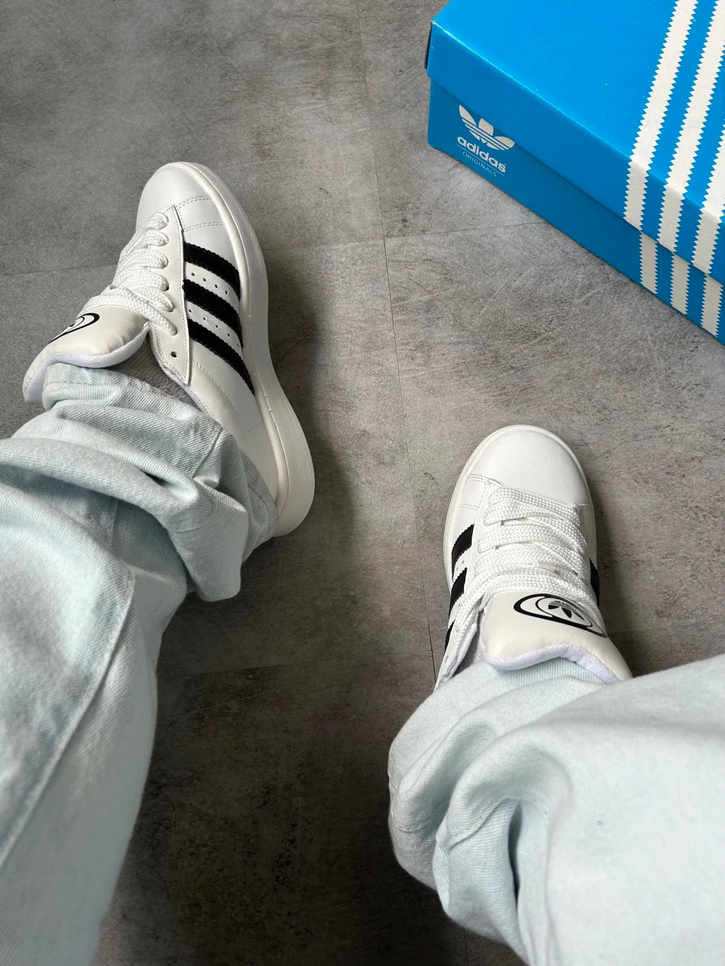 Adidas Campus - Branco com Listra Preta