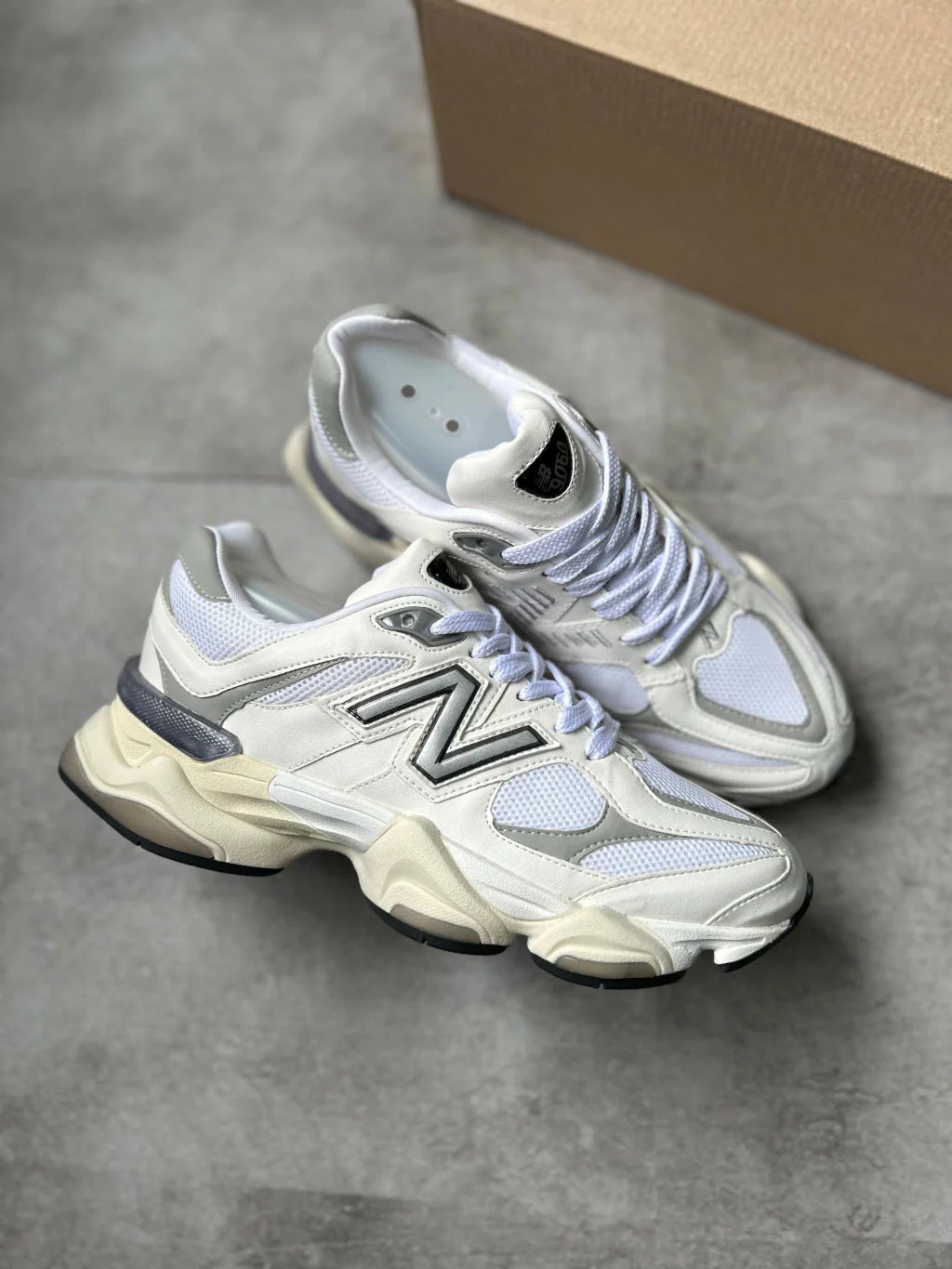 New Balance 9060 - Branco e Cinza