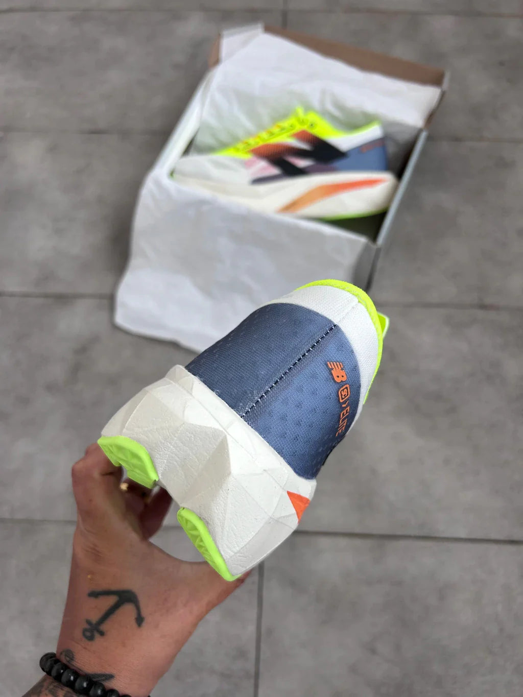 New Balance Fuelcell Reben V4 - Amarelo e Branco