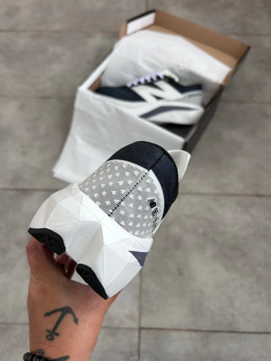 New Balance Fuelcell Rebel V4 - Branco e Azul