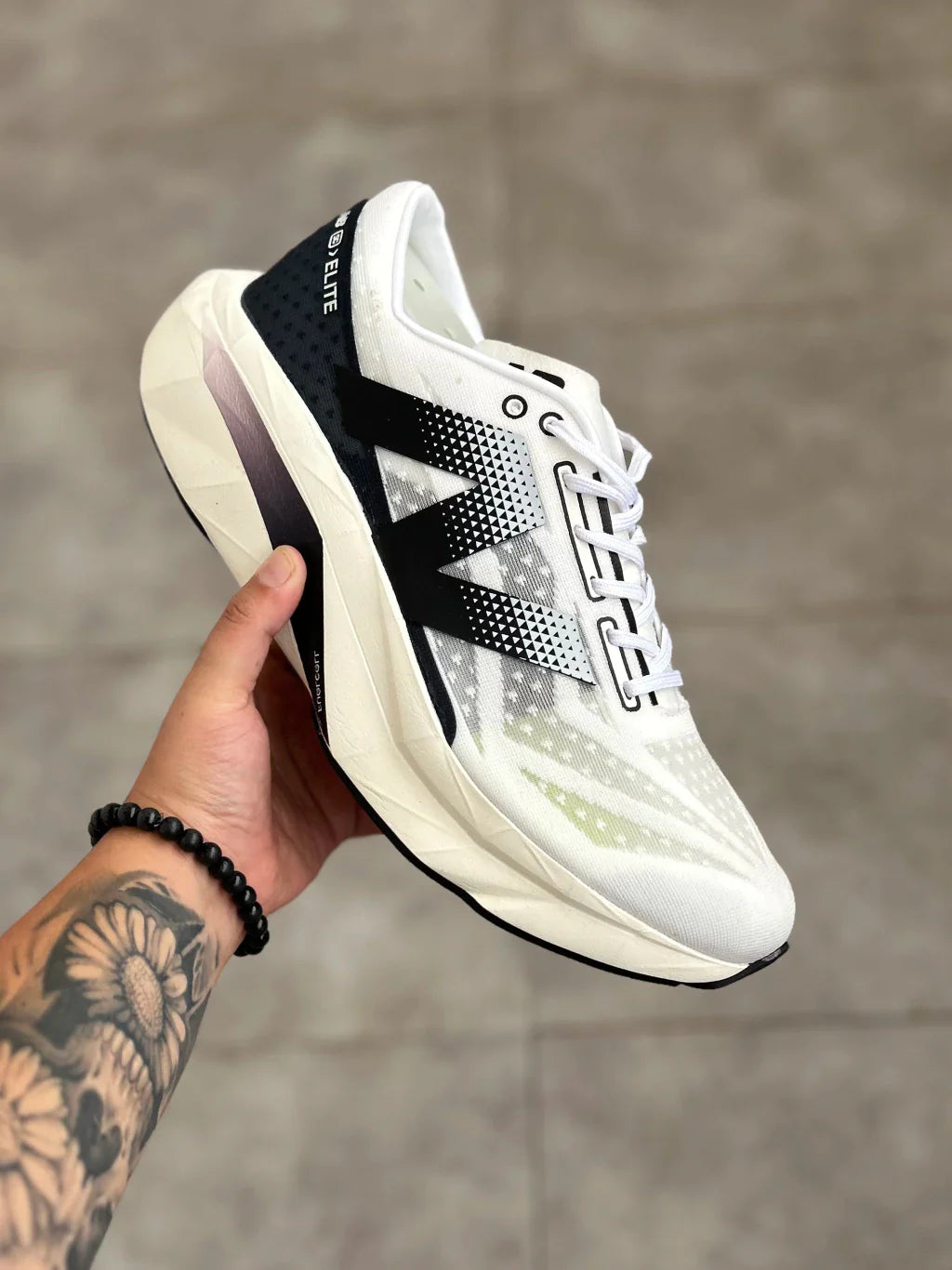 New Balance Fuelcell Rebel V4 - Branco e Preto